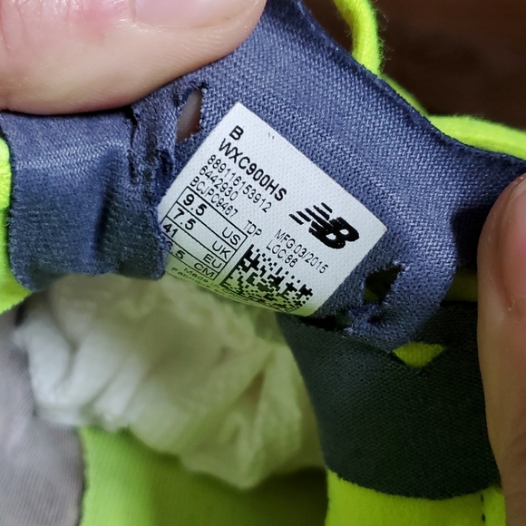 New balace sport shoes with metal klits - Picture 7 of 7